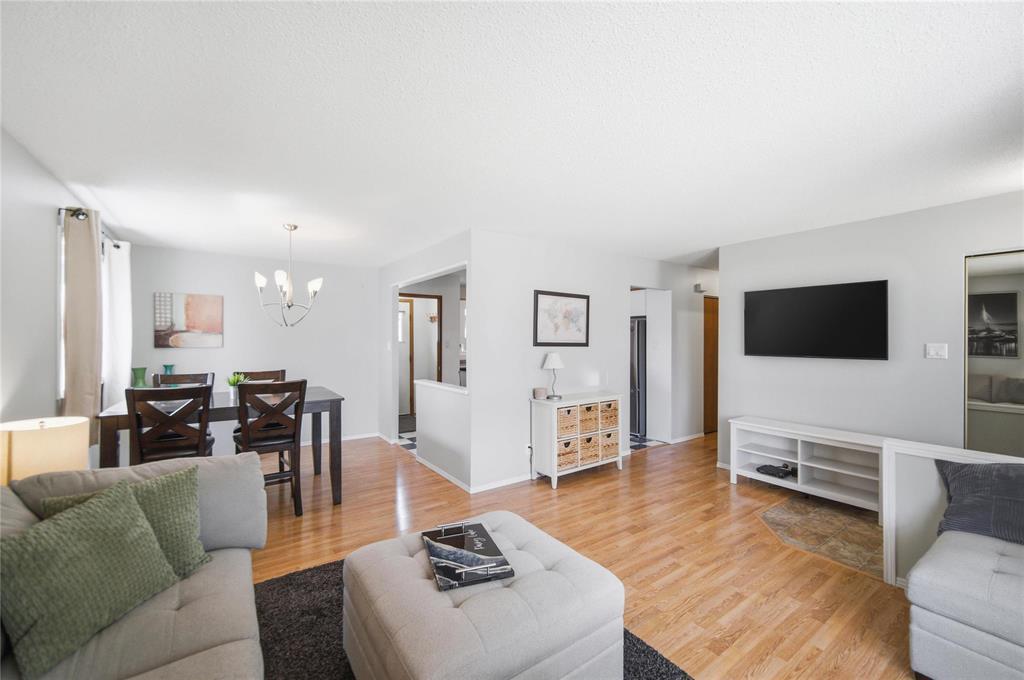 14 Continental Avenue, Winnipeg, Manitoba R2G 2T1 - Photo 4 - 202612122
