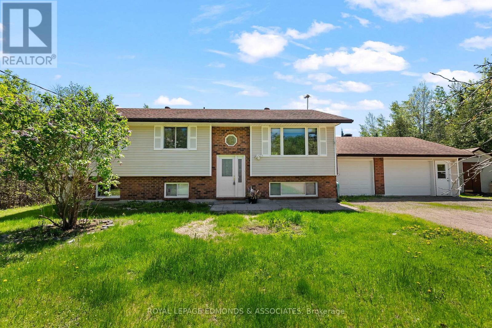 418 Forest Park Road, Laurentian Valley, Ontario  K8A 6W2 - Photo 2 - X12869826