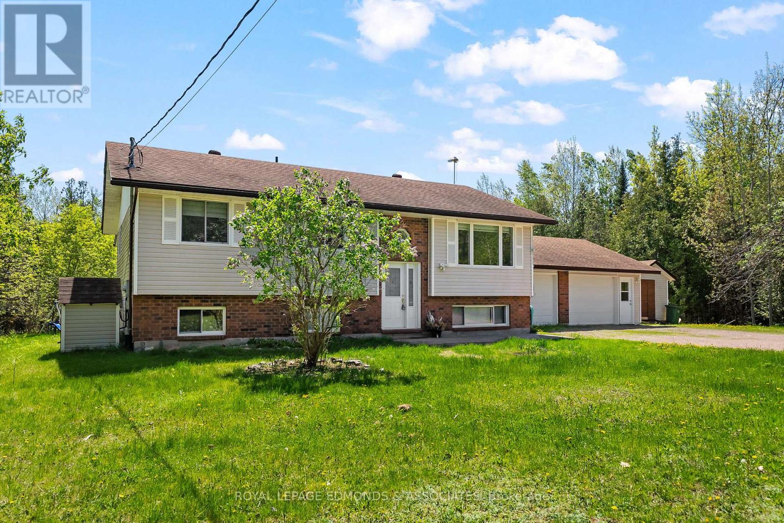 418 Forest Park Road, Laurentian Valley, Ontario  K8A 6W2 - Photo 3 - X12869826