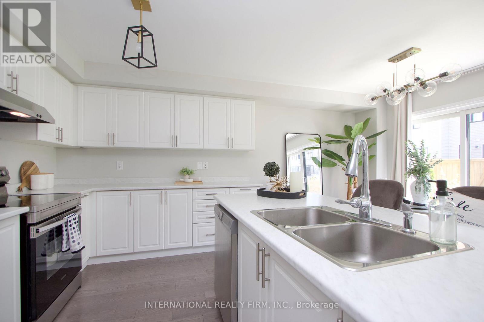 11 Caspian Square, Clarington, Ontario  L1C 7G3 - Photo 12 - E13217566
