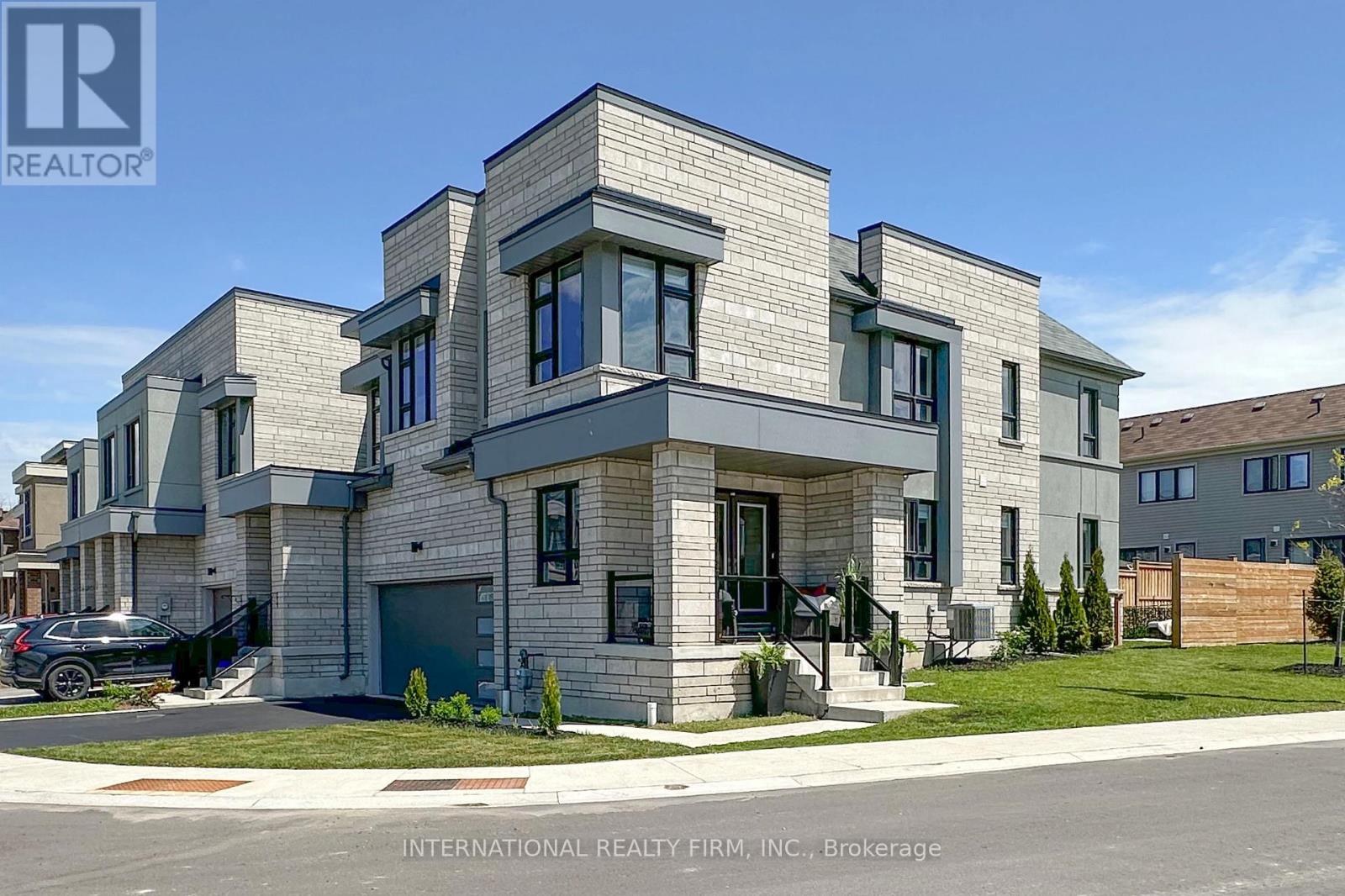 11 Caspian Square, Clarington, Ontario  L1C 7G3 - Photo 2 - E13217566