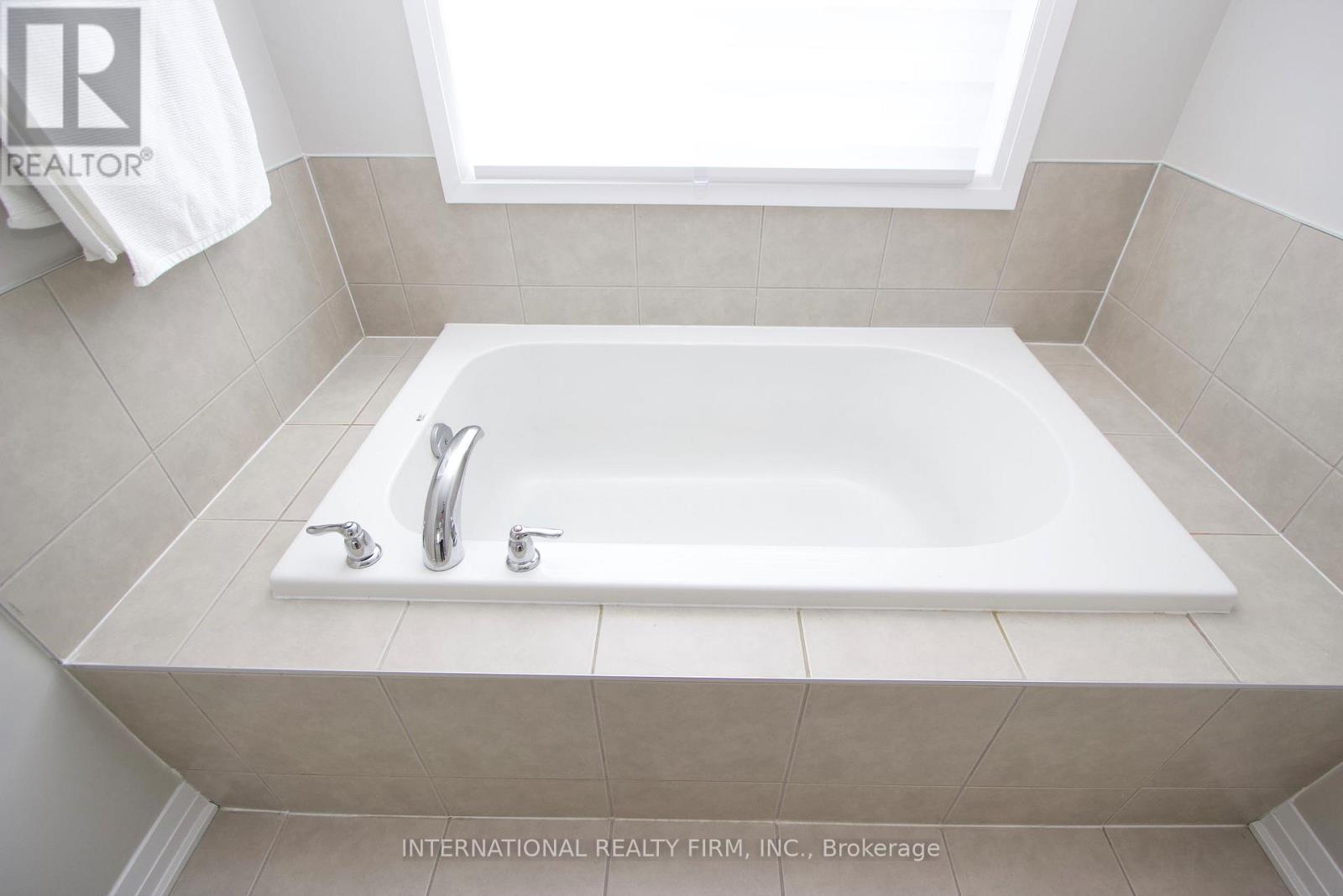 11 Caspian Square, Clarington, Ontario  L1C 7G3 - Photo 25 - E13217566