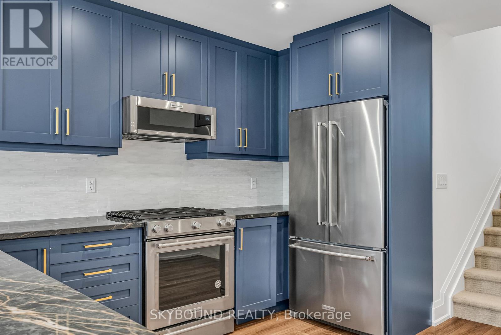 323 Mortimer Avenue, Toronto, Ontario  M4J 2C9 - Photo 11 - E13217568