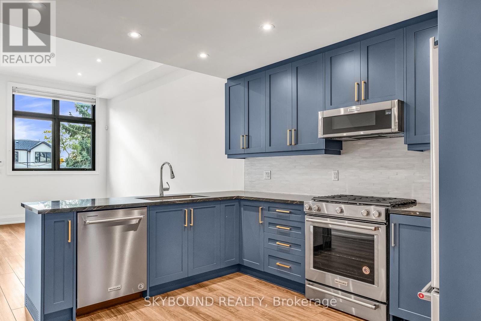 323 Mortimer Avenue, Toronto, Ontario  M4J 2C9 - Photo 12 - E13217568