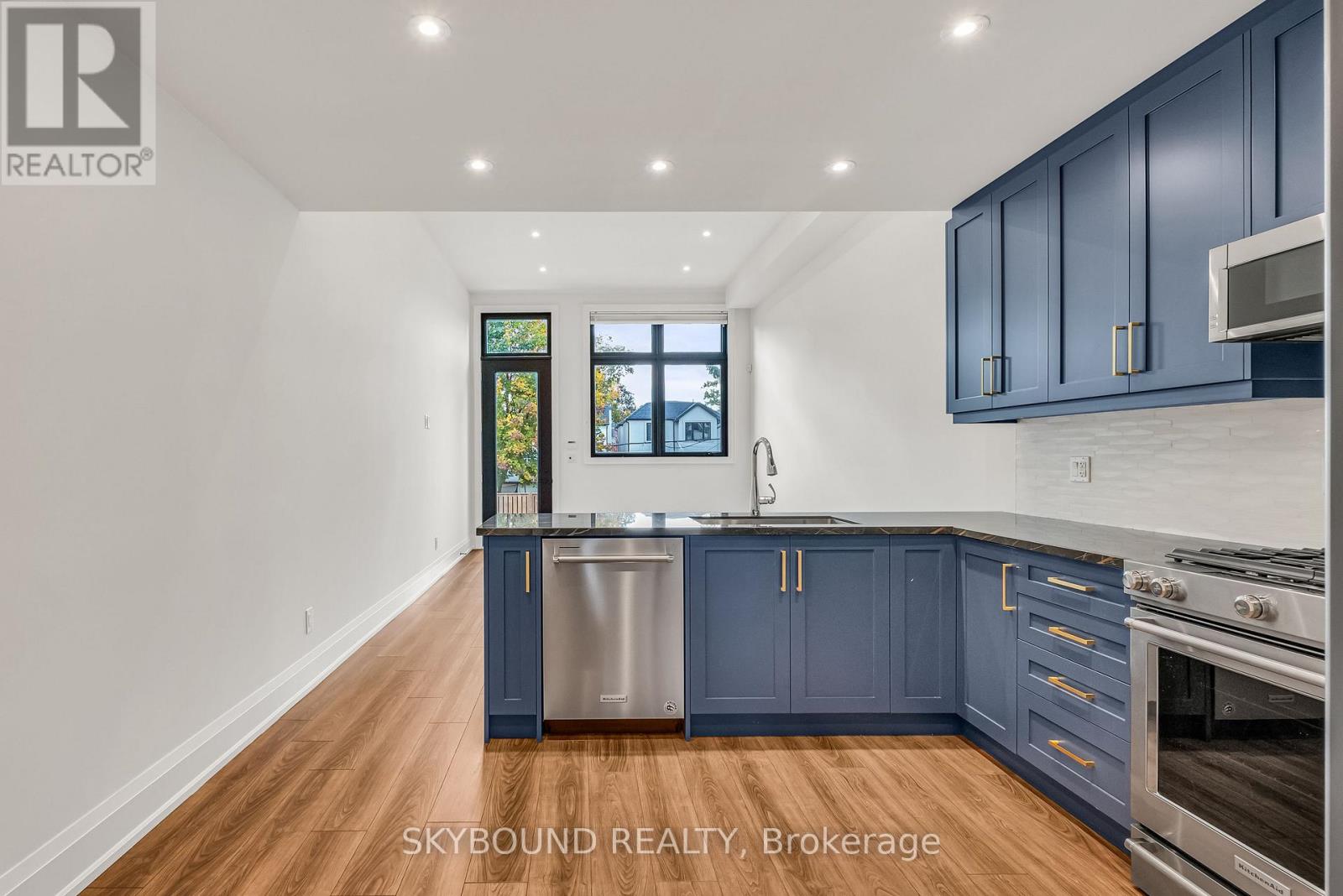 323 Mortimer Avenue, Toronto, Ontario  M4J 2C9 - Photo 13 - E13217568