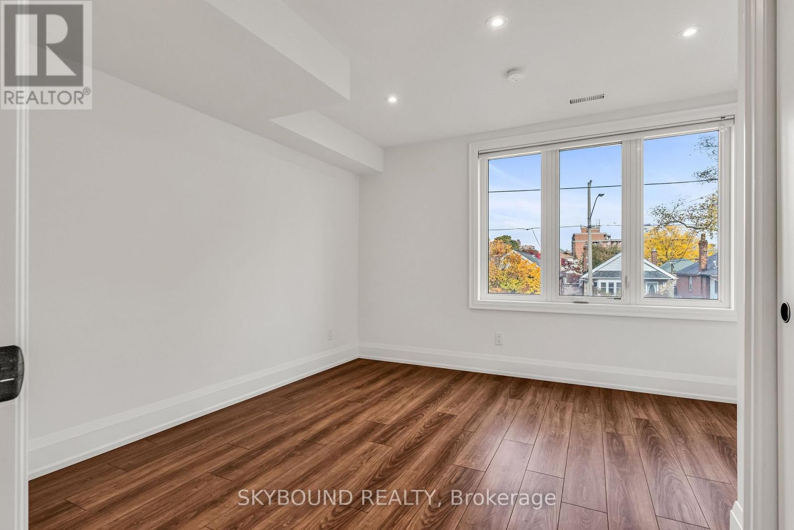 323 Mortimer Avenue, Toronto, Ontario  M4J 2C9 - Photo 16 - E13217568