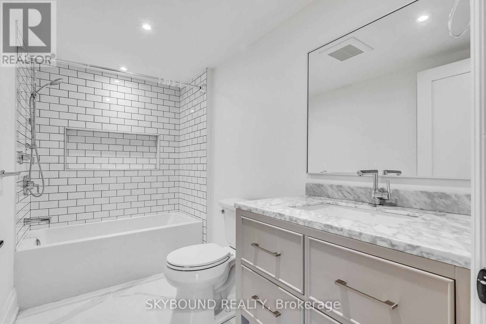 323 Mortimer Avenue, Toronto, Ontario  M4J 2C9 - Photo 17 - E13217568