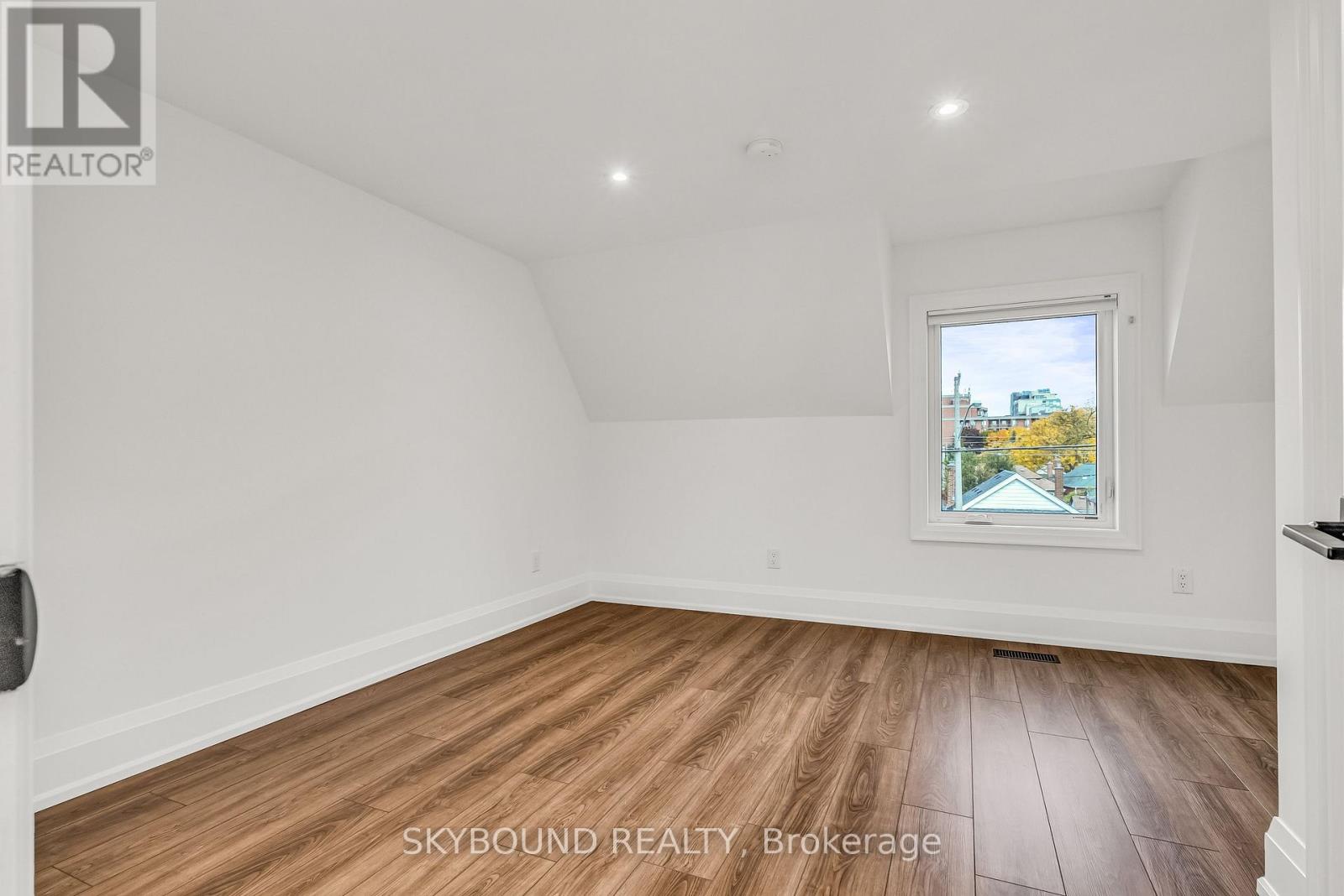 323 Mortimer Avenue, Toronto, Ontario  M4J 2C9 - Photo 19 - E13217568
