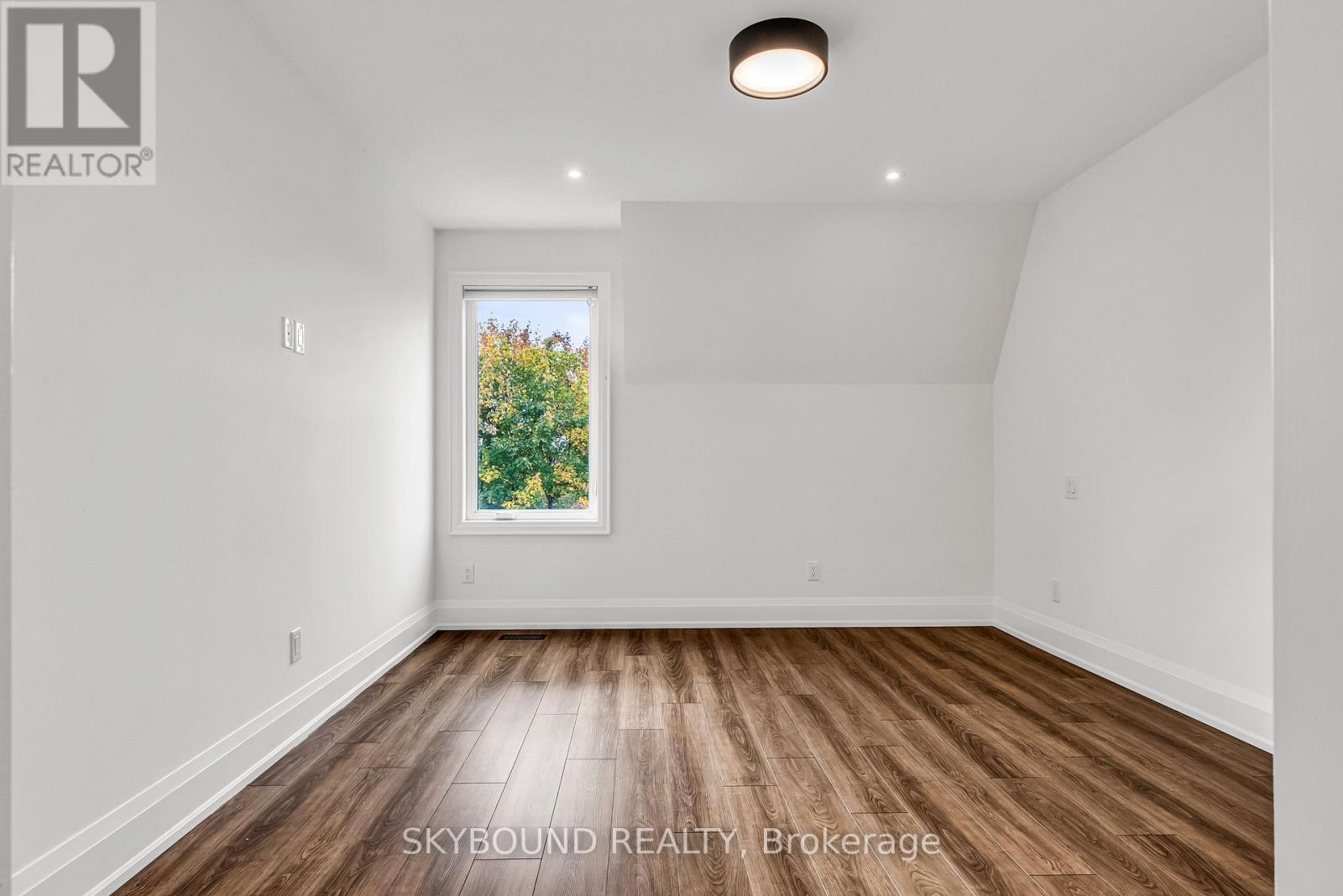 323 Mortimer Avenue, Toronto, Ontario  M4J 2C9 - Photo 21 - E13217568