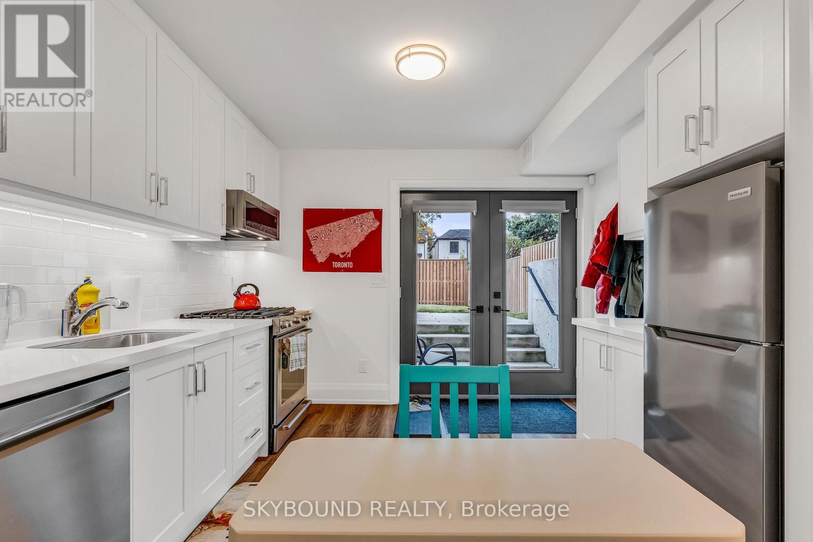 323 Mortimer Avenue, Toronto, Ontario  M4J 2C9 - Photo 31 - E13217568