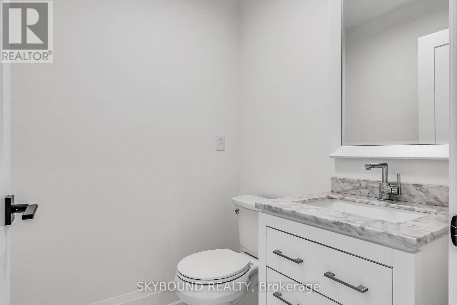 323 Mortimer Avenue, Toronto, Ontario  M4J 2C9 - Photo 4 - E13217568
