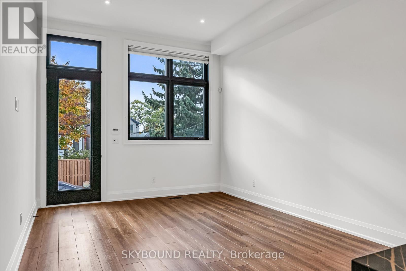 323 Mortimer Avenue, Toronto, Ontario  M4J 2C9 - Photo 6 - E13217568