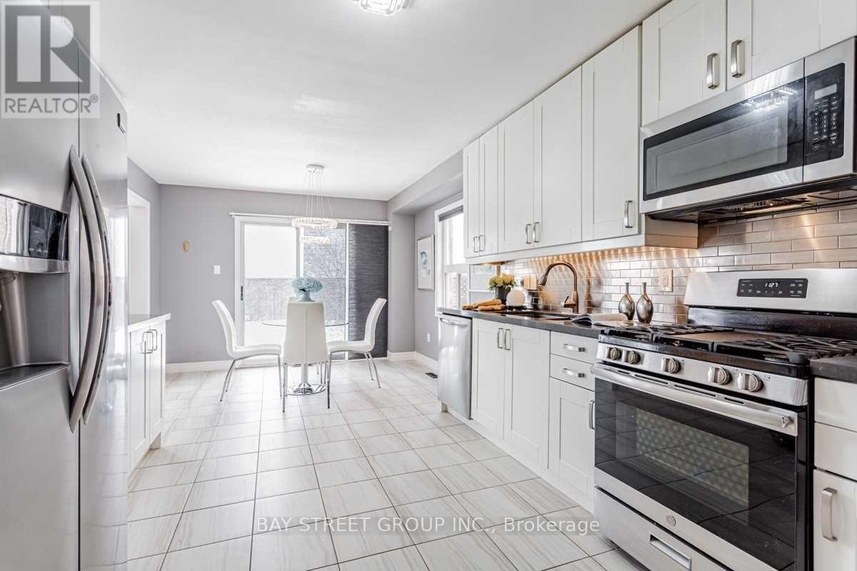 30 Delattaye Avenue, Aurora, Ontario  L4G 7T8 - Photo 12 - N13217586