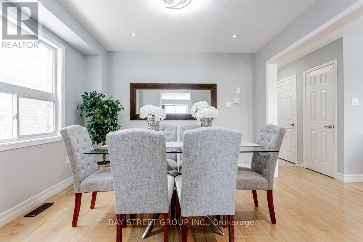 30 Delattaye Avenue, Aurora, Ontario  L4G 7T8 - Photo 13 - N13217586