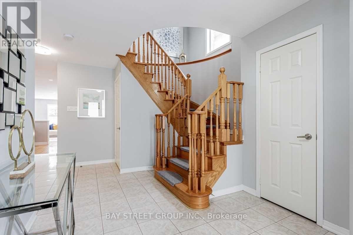 30 Delattaye Avenue, Aurora, Ontario  L4G 7T8 - Photo 2 - N13217586