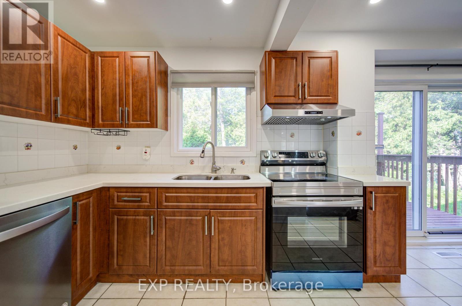 82 Muirlands Drive, Toronto, Ontario  M1V 2B4 - Photo 10 - E12816064