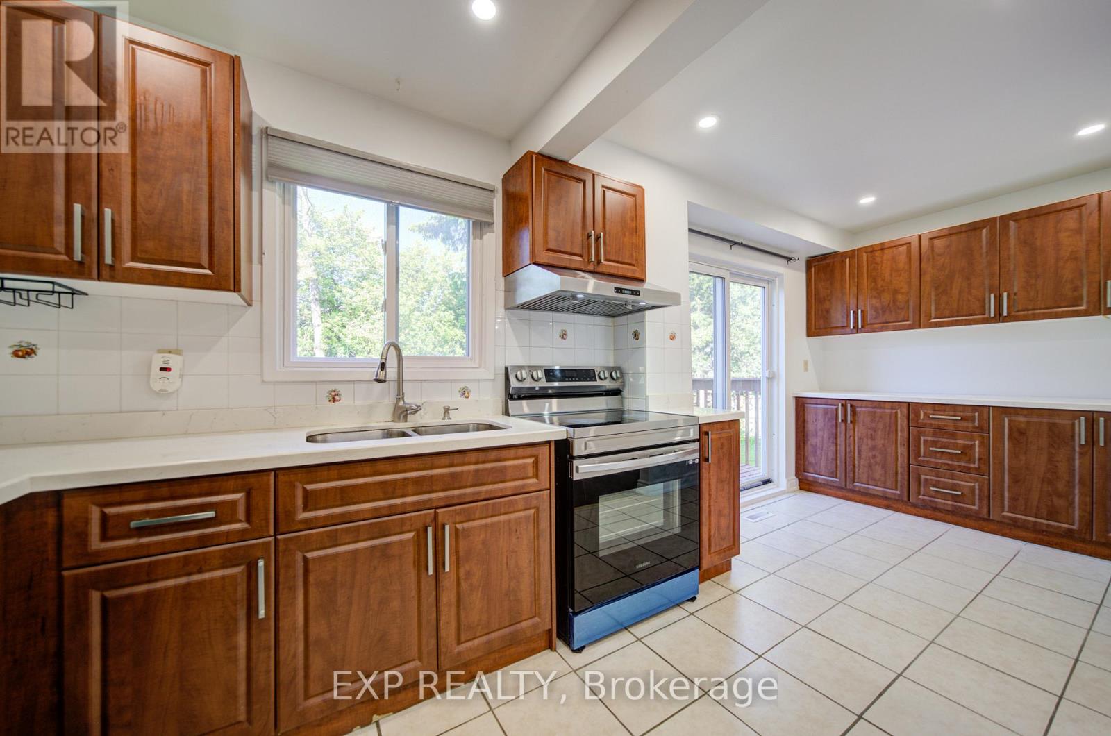 82 Muirlands Drive, Toronto, Ontario  M1V 2B4 - Photo 11 - E12816064
