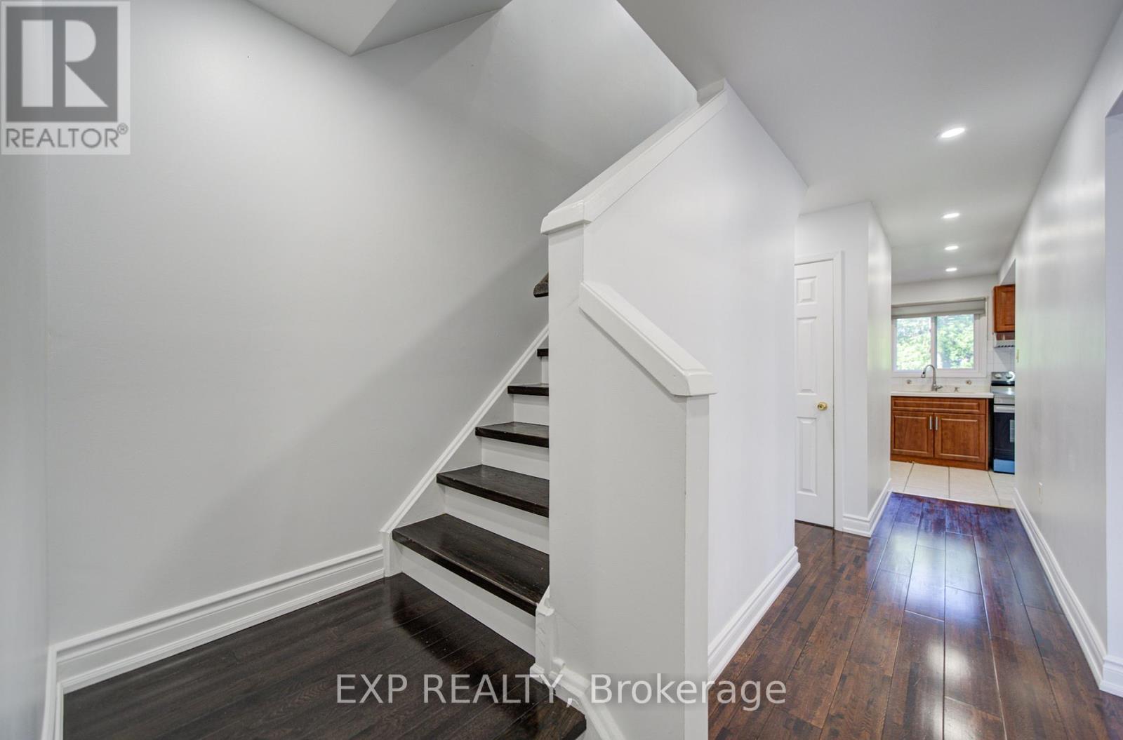 82 Muirlands Drive, Toronto, Ontario  M1V 2B4 - Photo 4 - E12816064
