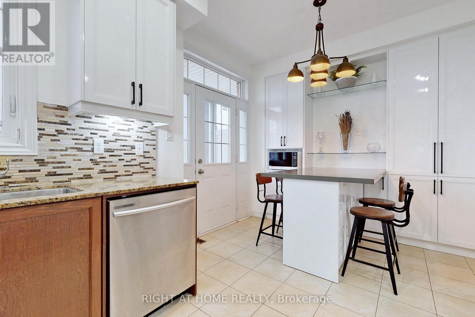 3 - 10 Porter Avenue W, Vaughan, Ontario  L4L 0H1 - Photo 12 - N13217638