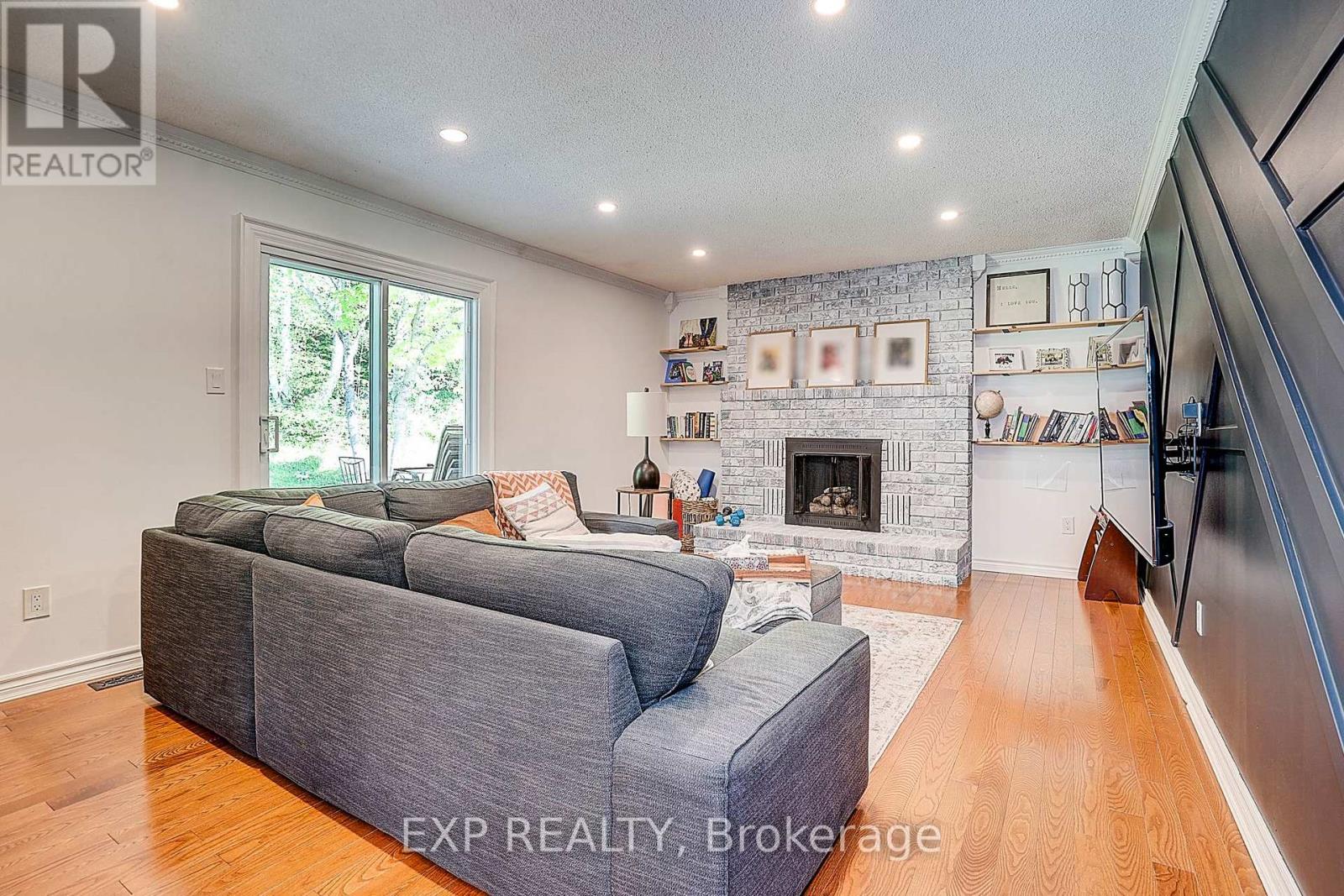 10 Anchor Court, East Gwillimbury, Ontario  L0G 1H0 - Photo 13 - N13217656