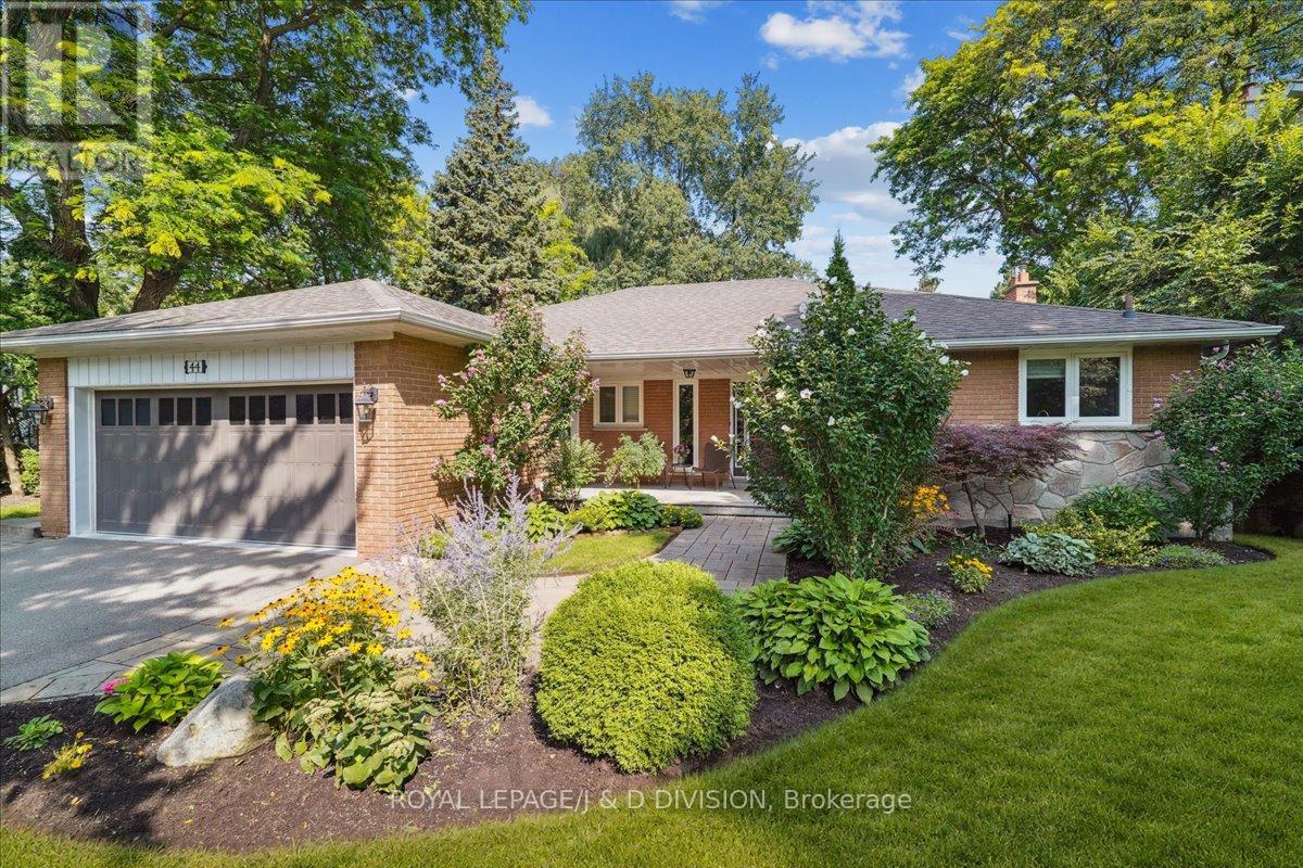 44 GEORGE HENRY BOULEVARD, Toronto, Ontario
