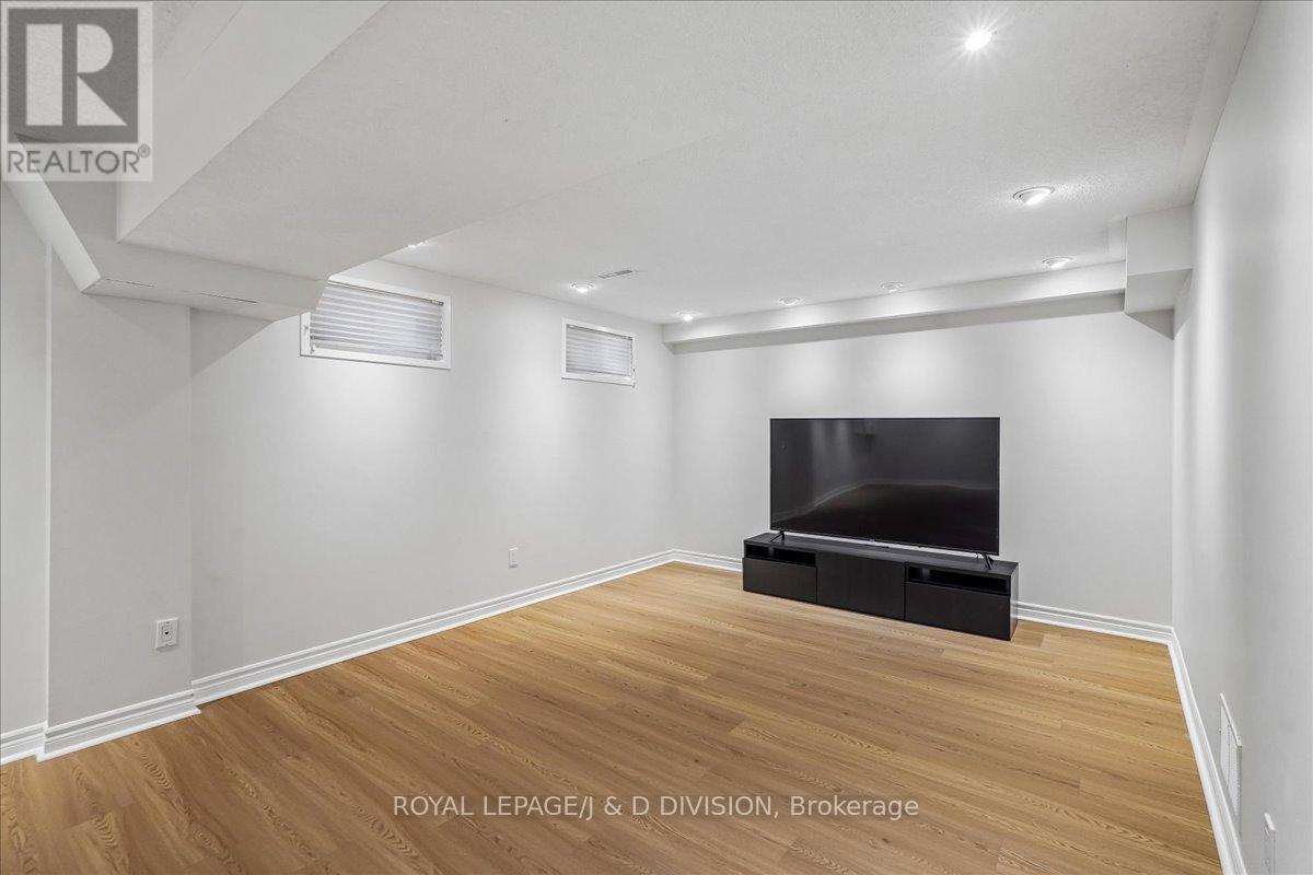 8 Crimson Millway, Toronto, Ontario  M2L 1T6 - Photo 28 - C13048150