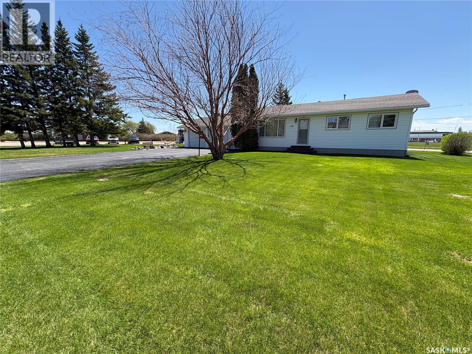 109 Road Avenue, Langenburg, Saskatchewan  S0A 2A0 - Photo 2 - SK032789
