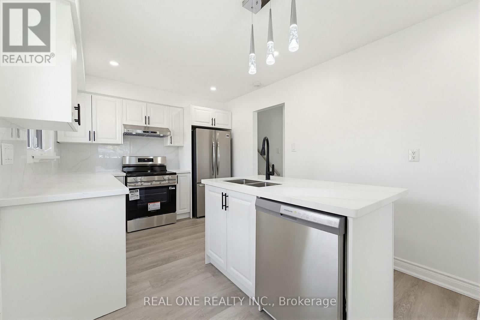 63 PALM CRESCENT, Brantford, Ontario