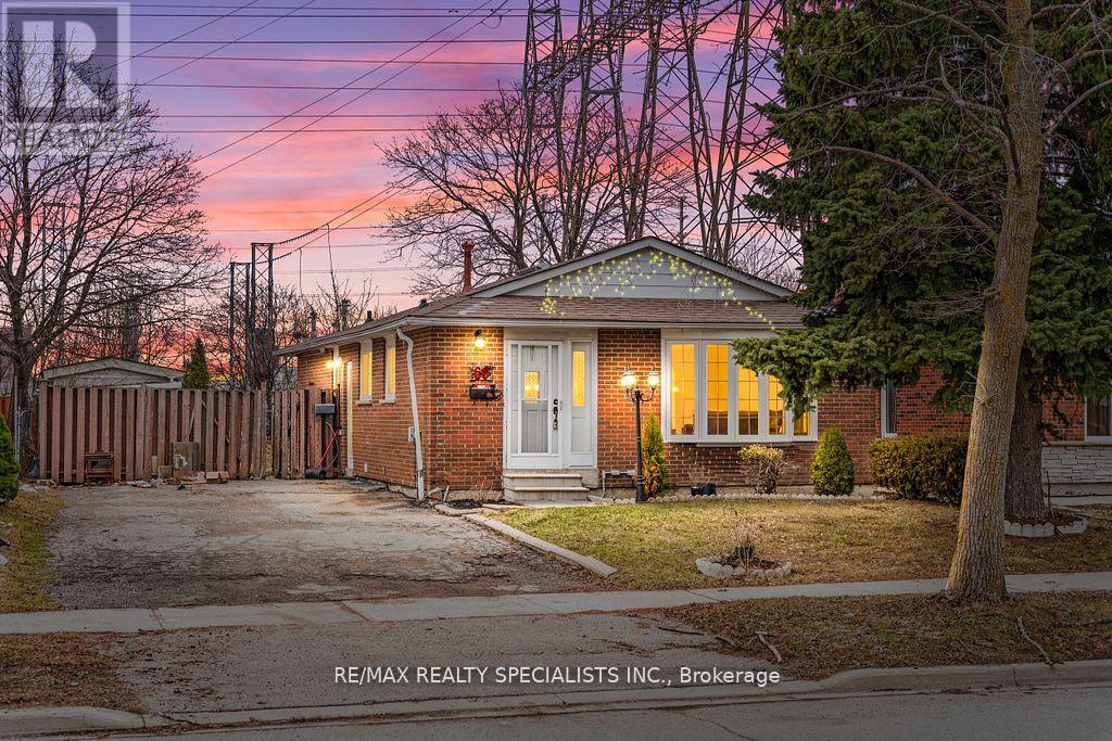 66 AVENING DRIVE, Toronto, Ontario