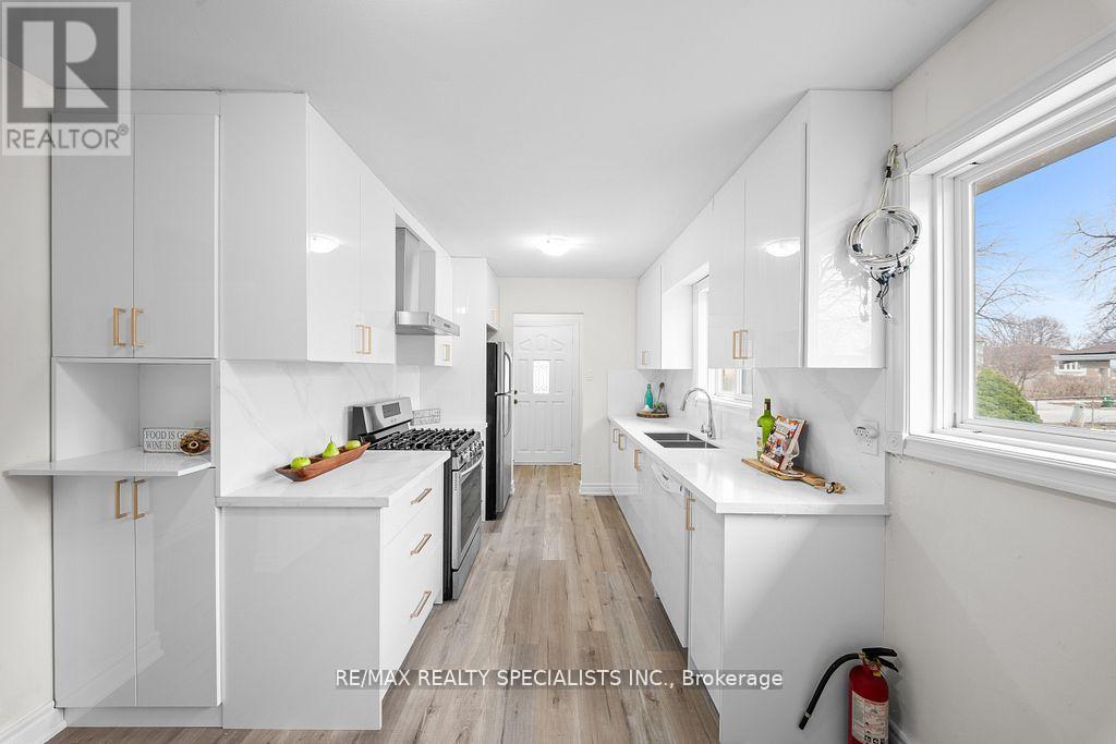 66 Avening Drive, Toronto, Ontario  M9V 1Y1 - Photo 11 - W13217678