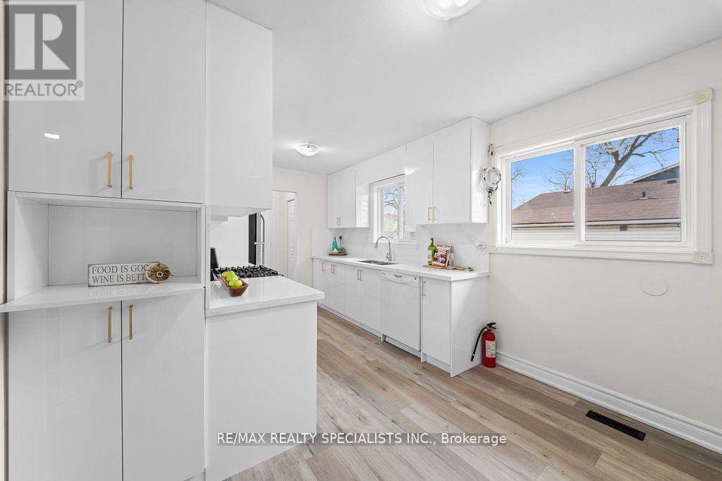 66 Avening Drive, Toronto, Ontario  M9V 1Y1 - Photo 13 - W13217678