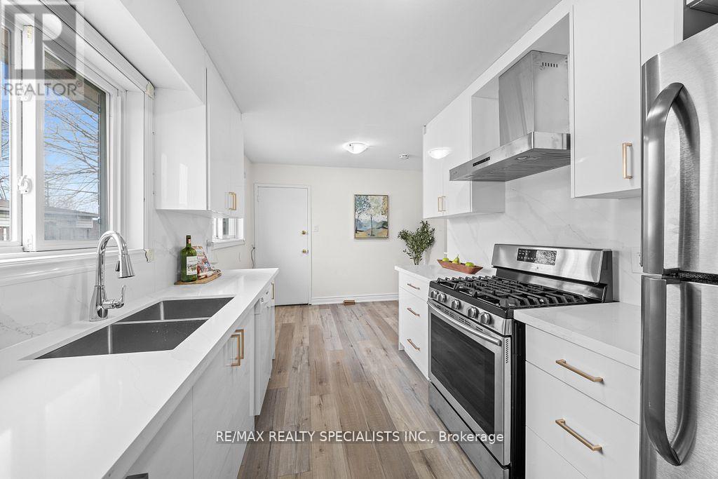 66 Avening Drive, Toronto, Ontario  M9V 1Y1 - Photo 14 - W13217678