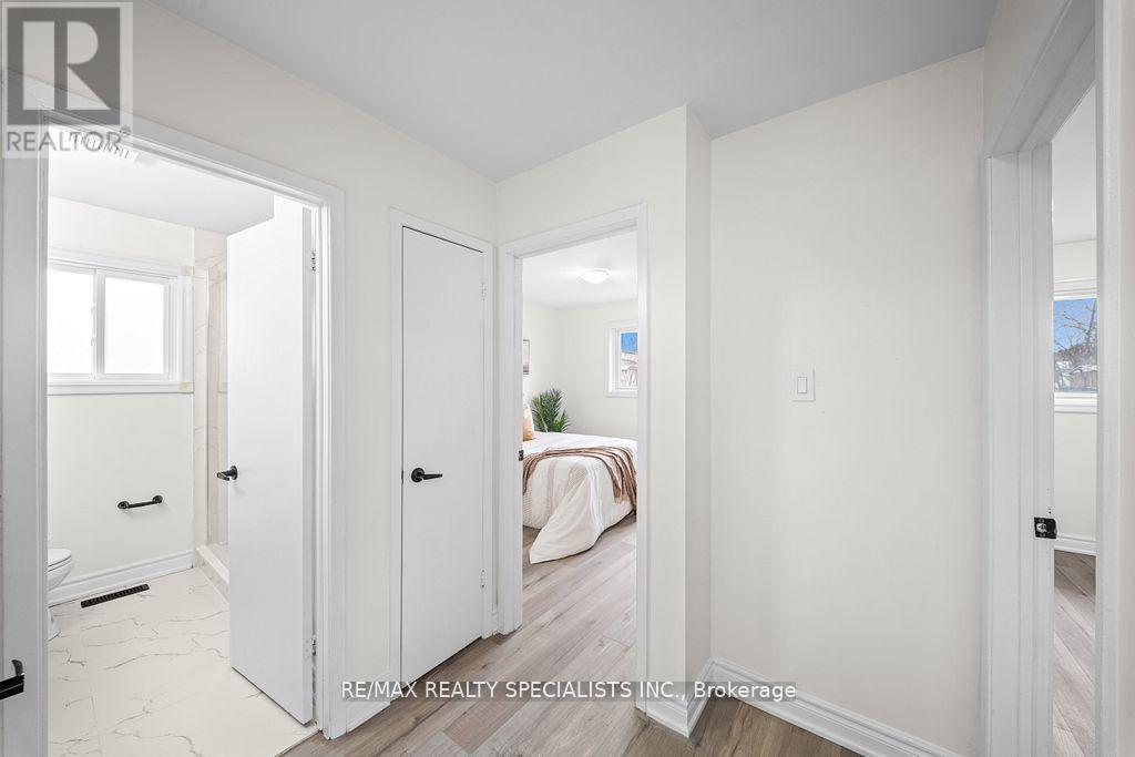 66 Avening Drive, Toronto, Ontario  M9V 1Y1 - Photo 16 - W13217678