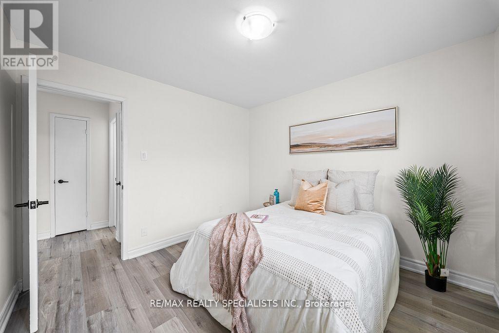 66 Avening Drive, Toronto, Ontario  M9V 1Y1 - Photo 18 - W13217678