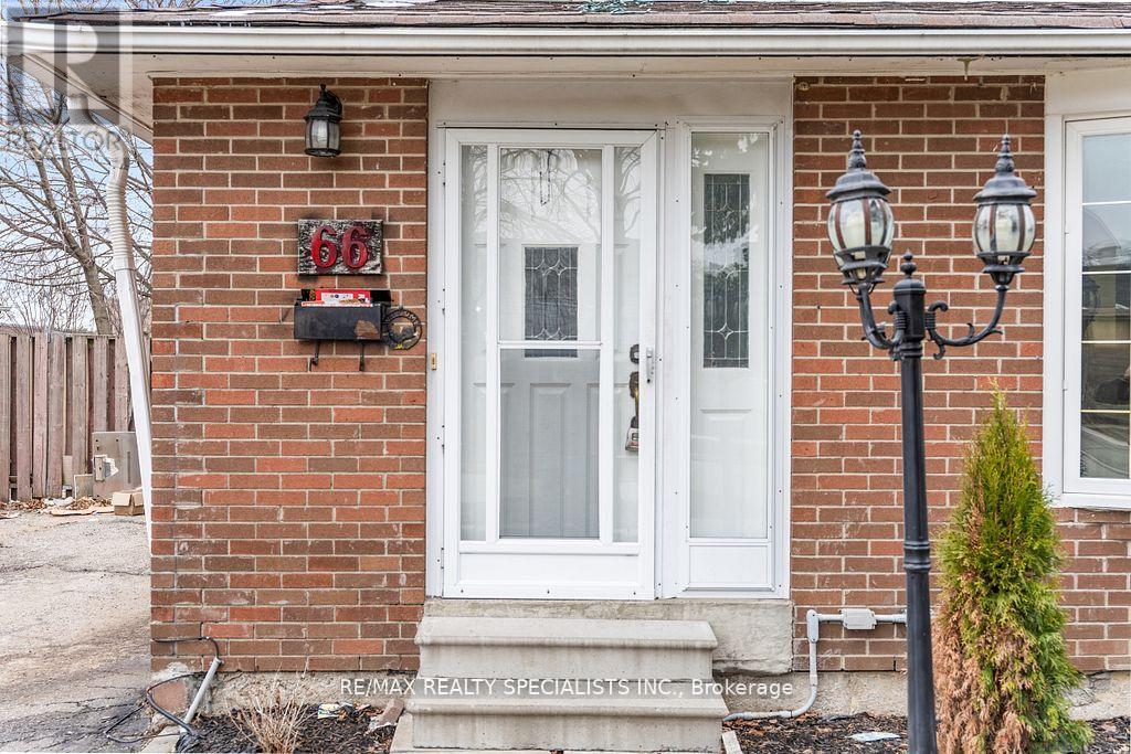 66 Avening Drive, Toronto, Ontario  M9V 1Y1 - Photo 2 - W13217678