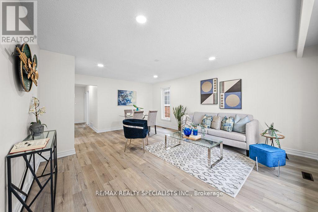 66 Avening Drive, Toronto, Ontario  M9V 1Y1 - Photo 4 - W13217678