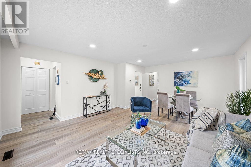 66 Avening Drive, Toronto, Ontario  M9V 1Y1 - Photo 8 - W13217678