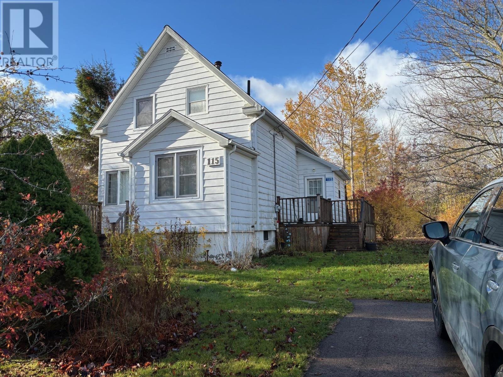 115 Queen, Baddeck, Nova Scotia  B0E 1B0 - Photo 1 - 202527379