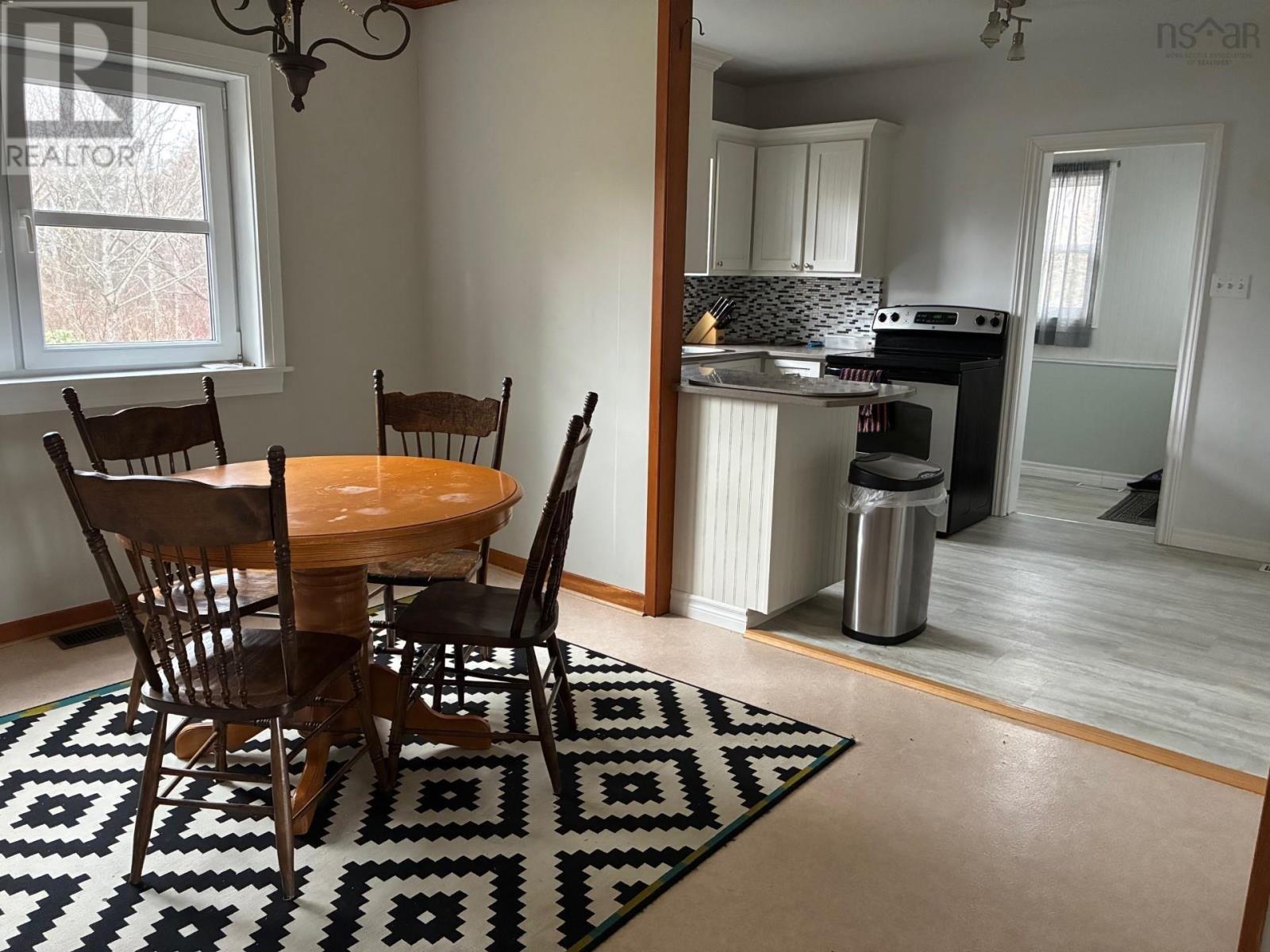 115 Queen, Baddeck, Nova Scotia  B0E 1B0 - Photo 6 - 202527379