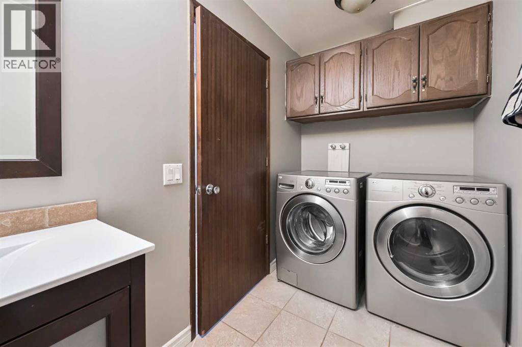 44 Coach Manor Rise Sw, Calgary, Alberta  T3H 1C4 - Photo 9 - A2313362