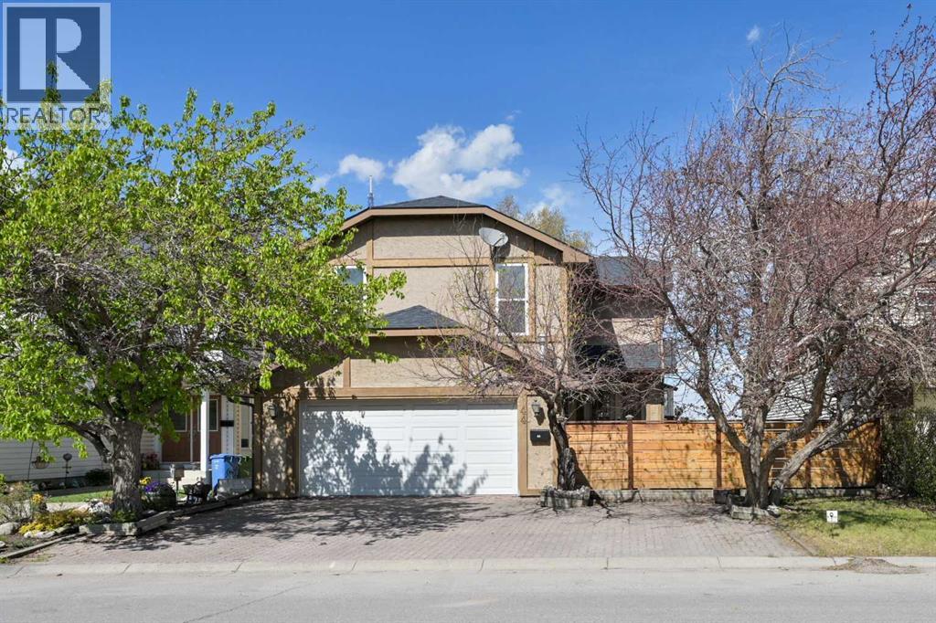 44 Coach Manor Rise Sw, Calgary, Alberta  T3H 1C4 - Photo 1 - A2313362