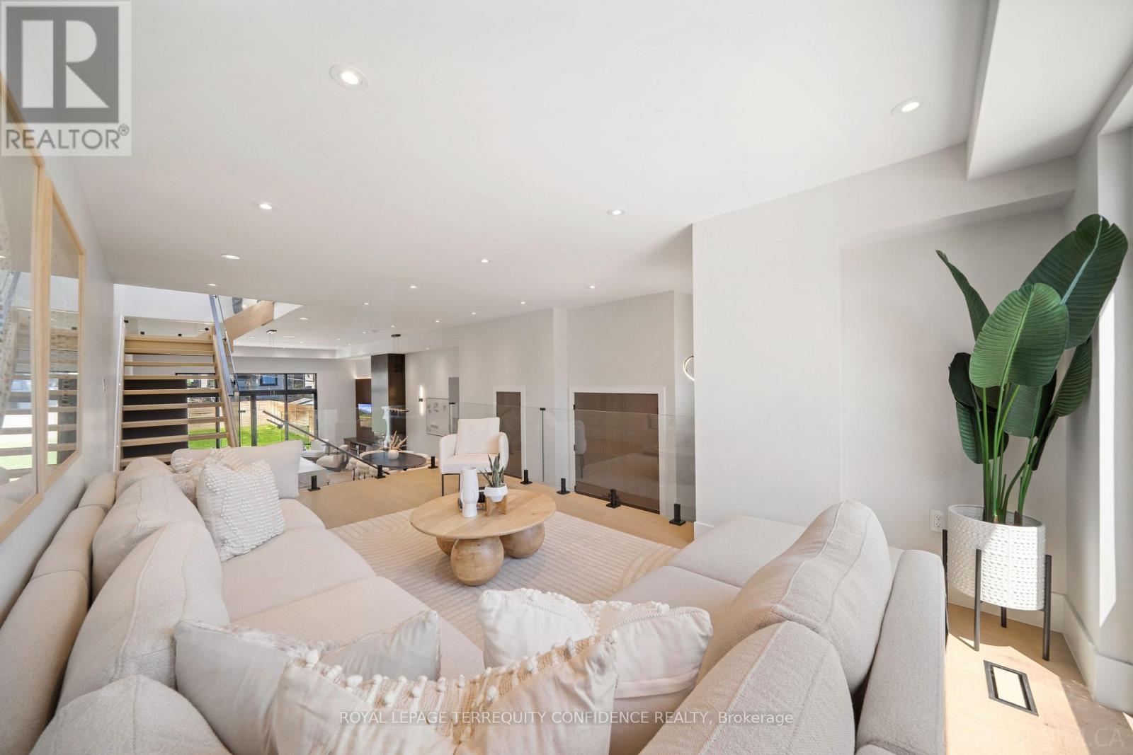 80 Barker Avenue, Toronto, Ontario  M4C 2N6 - Photo 11 - E13217780