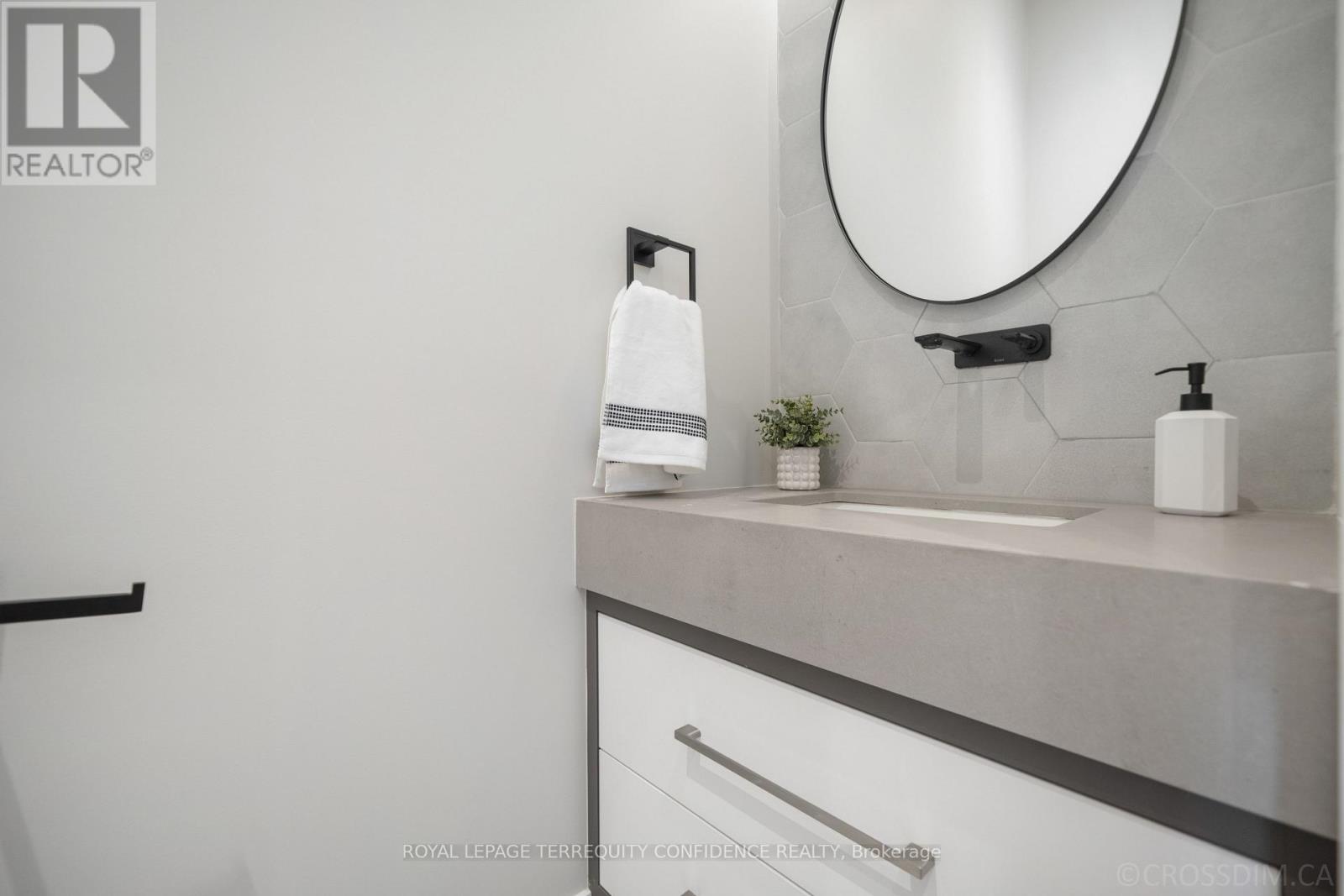 80 Barker Avenue, Toronto, Ontario  M4C 2N6 - Photo 13 - E13217780