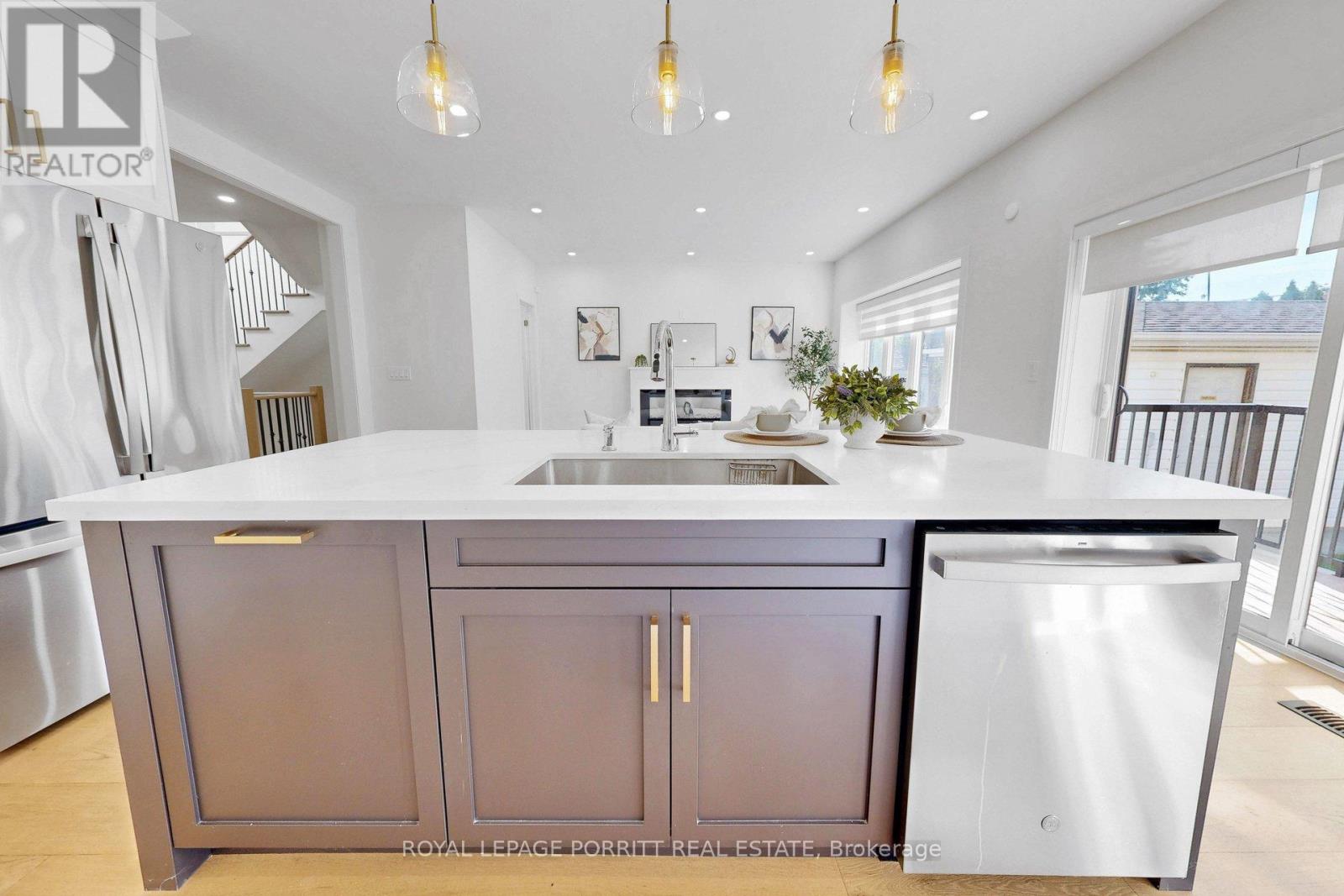 94 Edgecroft Road, Toronto, Ontario  M8Z 2C3 - Photo 17 - W13217722
