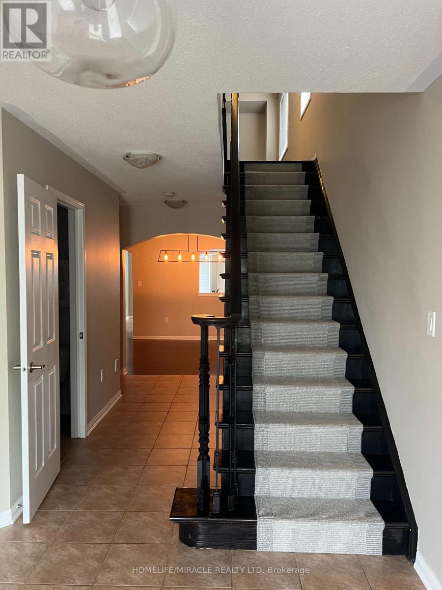 870 Mcewan Drive, Milton, Ontario  L9T 6P5 - Photo 3 - W13217730