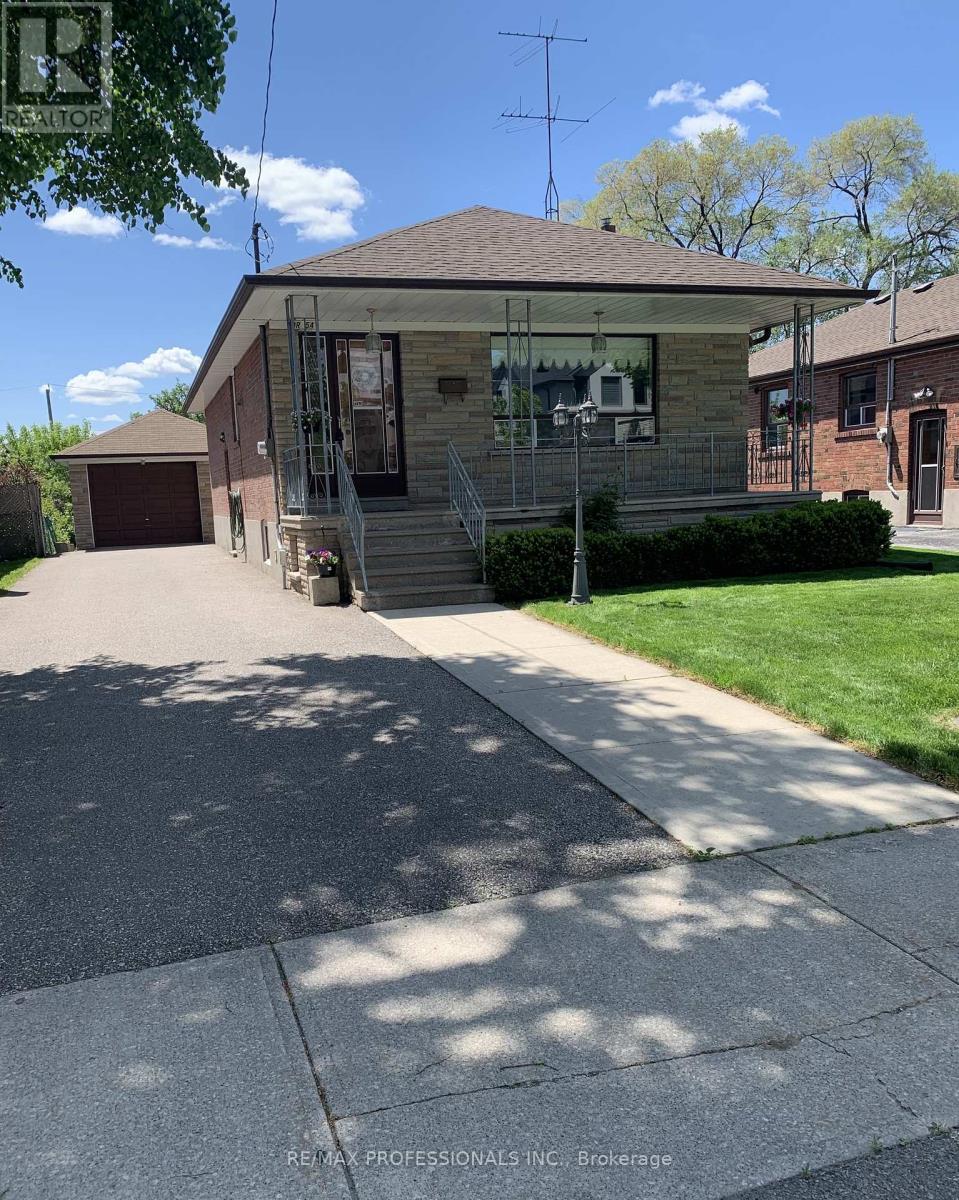 <div class="slider-price">$1,089,000</div><p>54 Culnan Avenue, Toronto, Ontario</p>