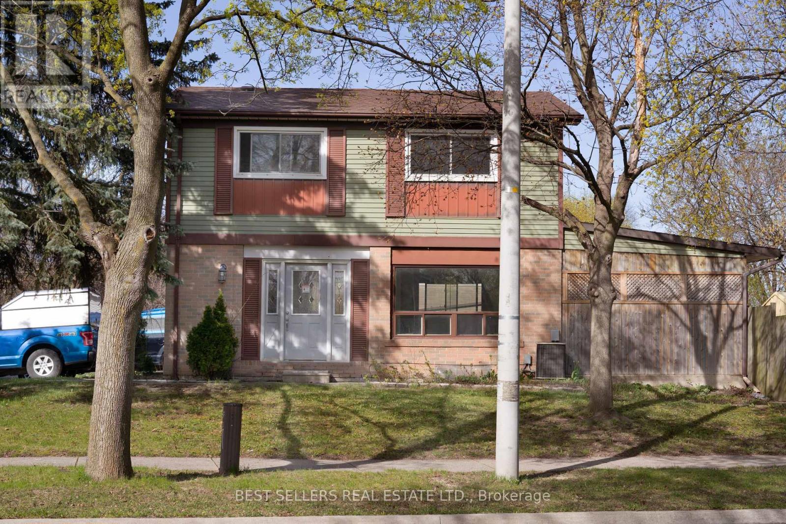 9 Herkley Drive, Brampton, Ontario  L6V 2E7 - Photo 2 - W13217776