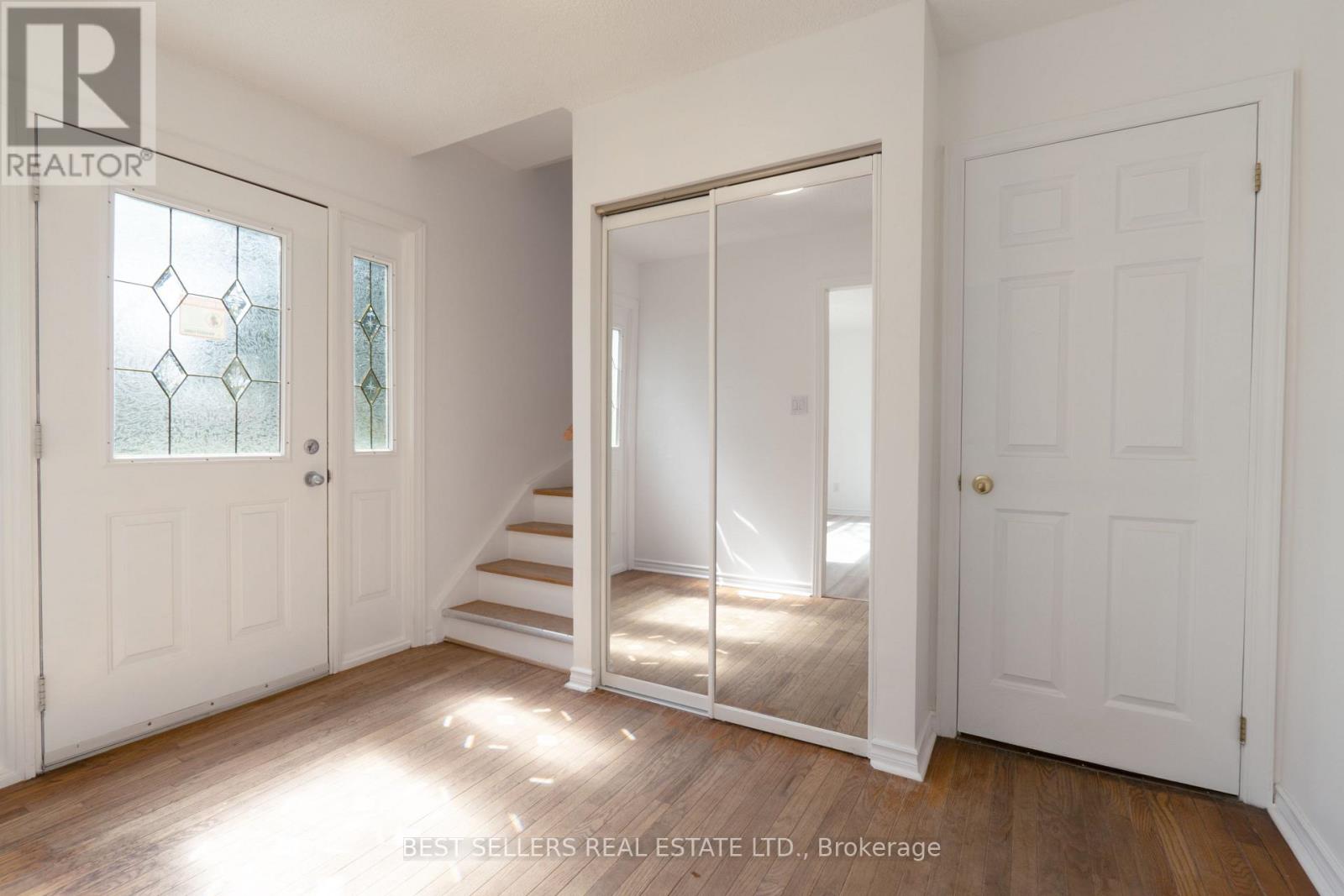 9 Herkley Drive, Brampton, Ontario  L6V 2E7 - Photo 5 - W13217776