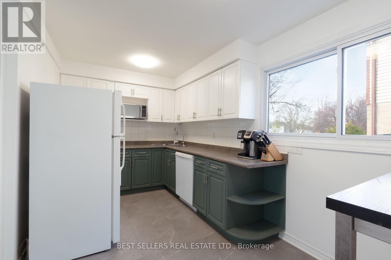 9 Herkley Drive, Brampton, Ontario  L6V 2E7 - Photo 9 - W13217776