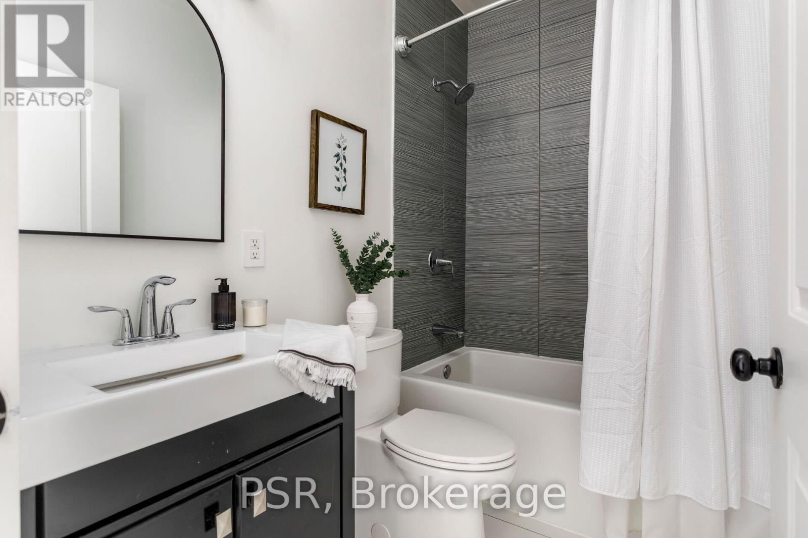 38 Wyndham Street, Toronto, Ontario  M6K 1R7 - Photo 21 - C13217060